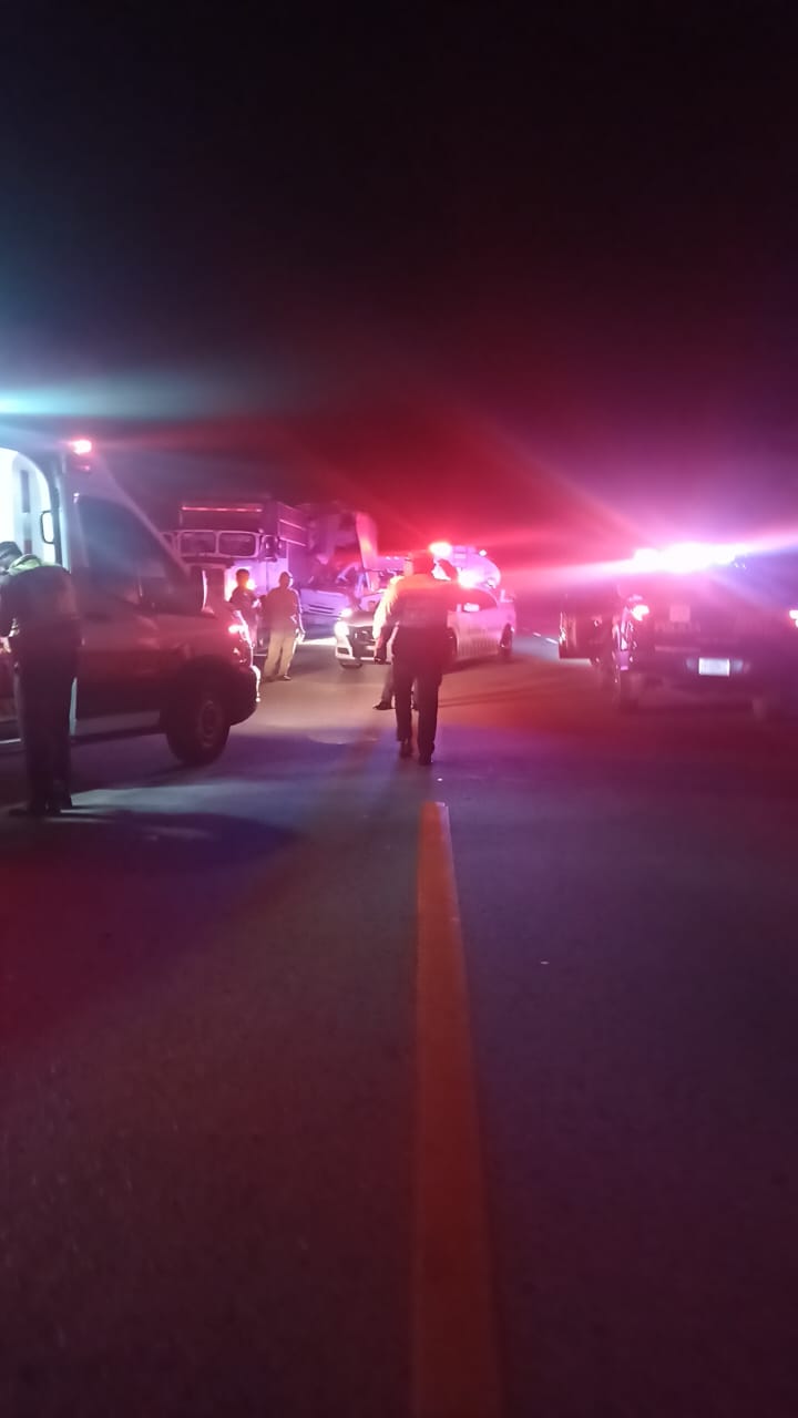 MUEREN DOS PERSONAS TRAS FUERTE CHOQUE DE TRES VEHÍCULOS - Red Digital ...